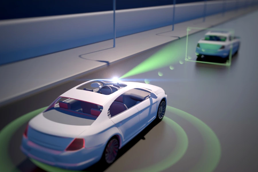 Veículo autônomo branco em uma estrada, equipado com sensores e tecnologia LiDAR representados por raios verdes, analisando outro carro à sua frente. Linhas e círculos destacam os sistemas de detecção e mapeamento do entorno, ilustrando o funcionamento de sistemas inteligentes de condução automática e segurança em veículos autônomos.
Tecnologias disruptivas que vão mudar o mundo até 2030.